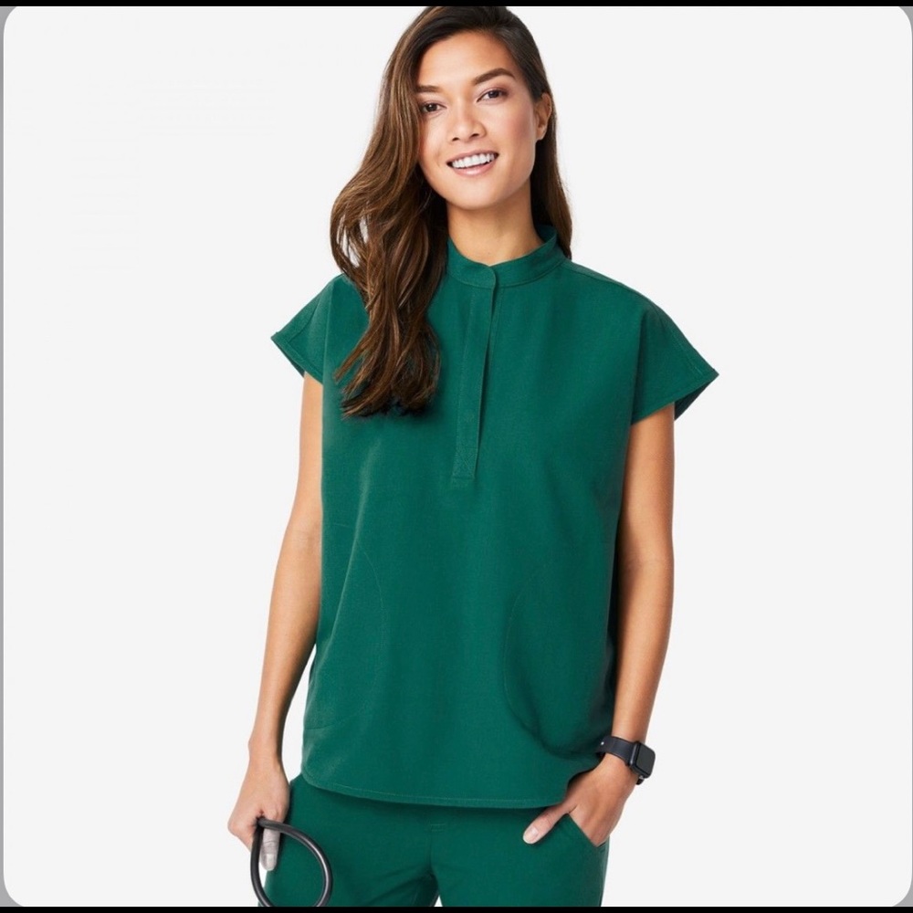 Figs scrub top